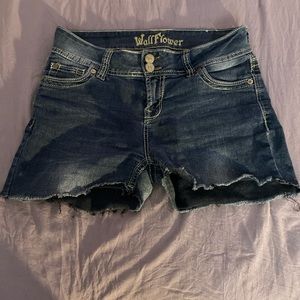 Wallflower short size 11 in women’s
